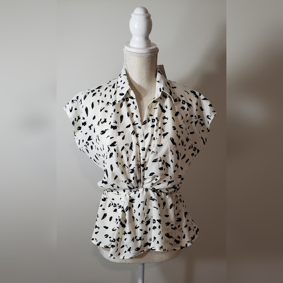 GILLI women's blouse size Medium NWT - Picture 2 of 13